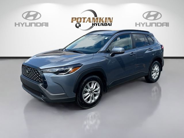 Used 2024 Toyota Corolla Cross LE image 1