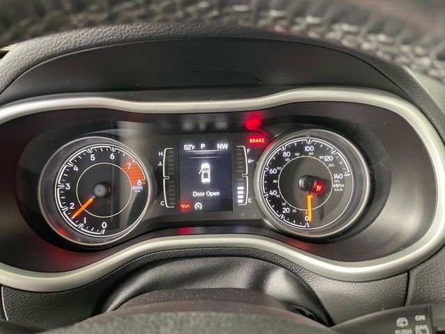 Used 2018 Jeep Cherokee Latitude Plus w/ Cold Weather Group image 5