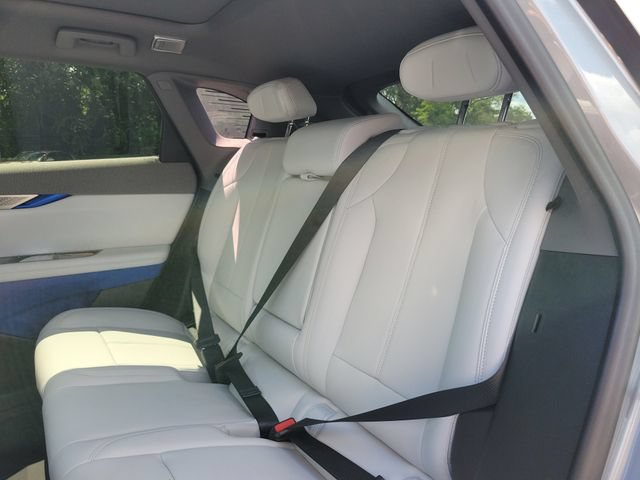 New 2027 Cadillac Optiq Luxury w/ LPO, Floor Liner Package AWD/4WD image 25