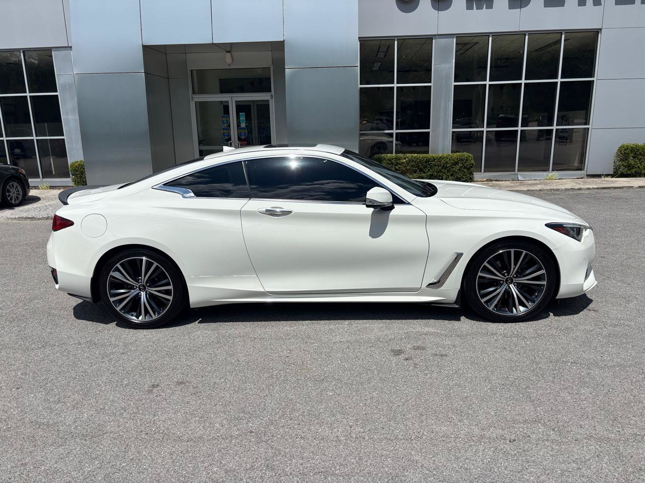 Used 2022 INFINITI Q60 3.0t Luxe w/ Essential Package RWD image 5