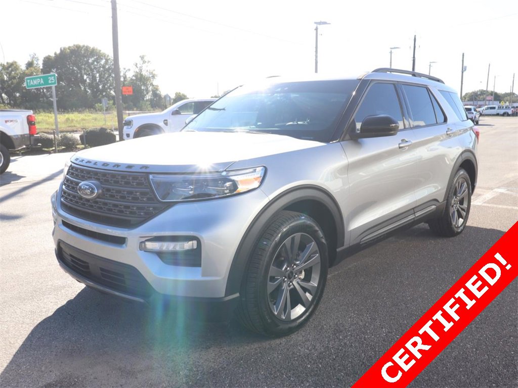 Used 2022 Ford Explorer XLT w/ Equipment Group 202A image 3