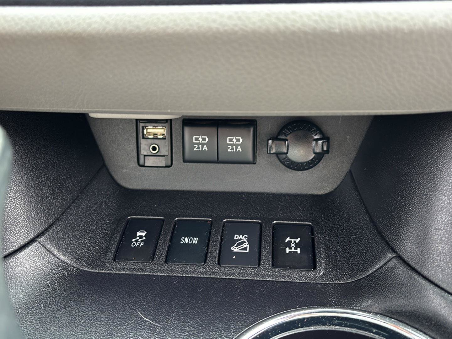 Used 2018 Toyota Highlander Limited AWD/4WD image 34