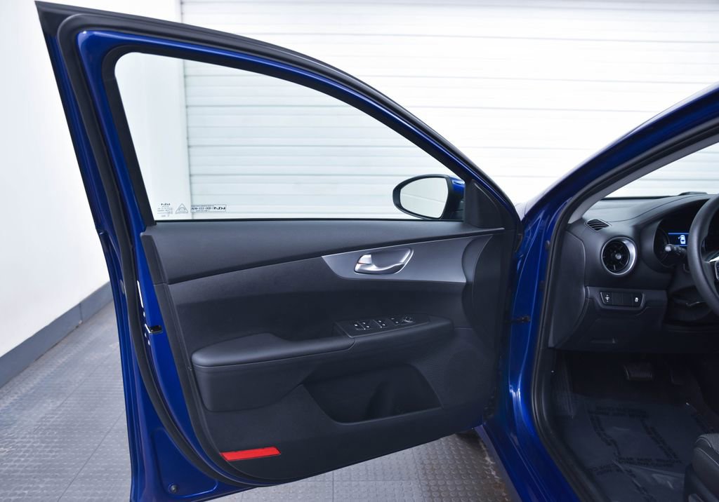 Used 2023 Kia Forte LXS image 10