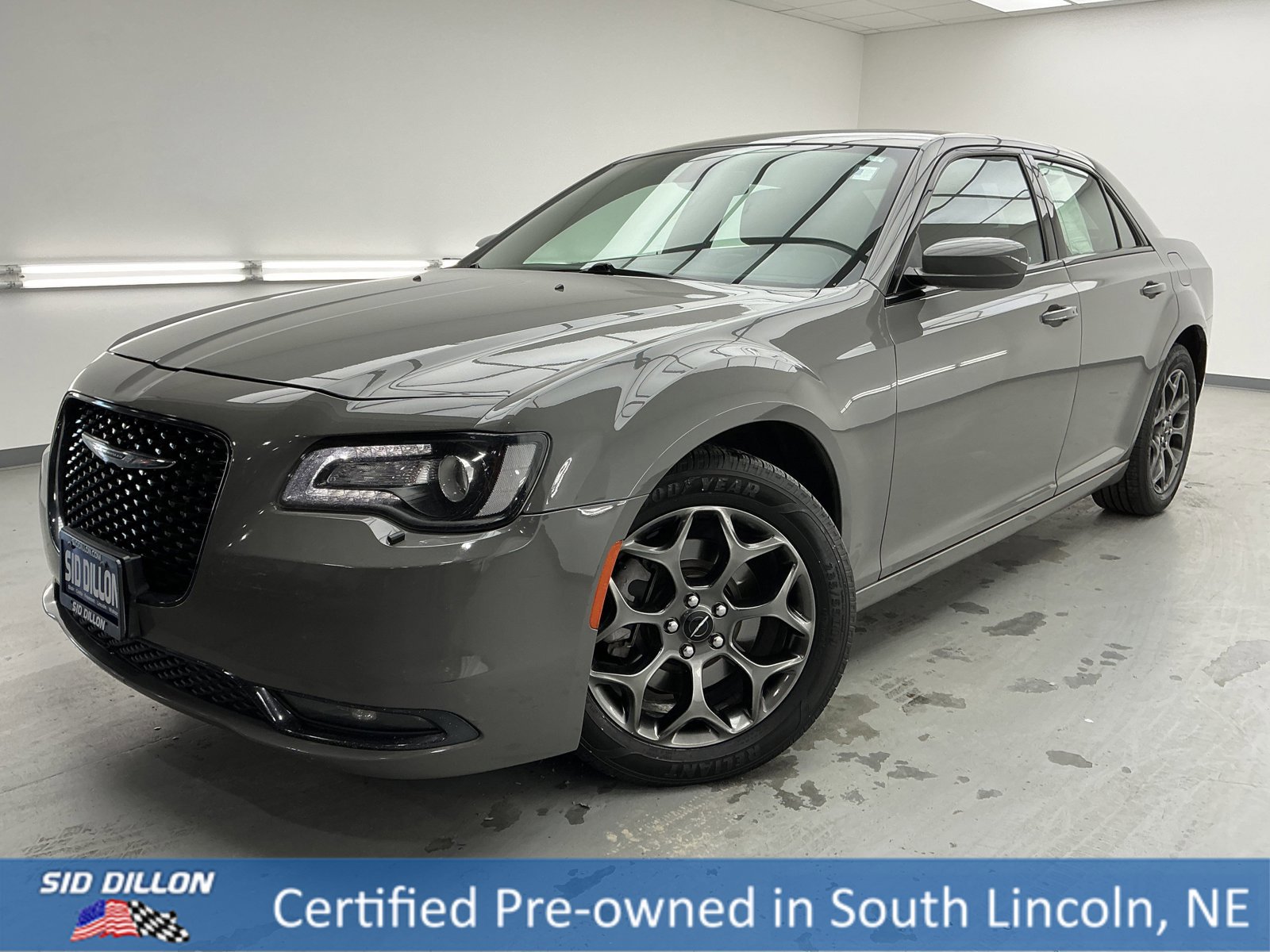 Used 2018 Chrysler 300 S image 1