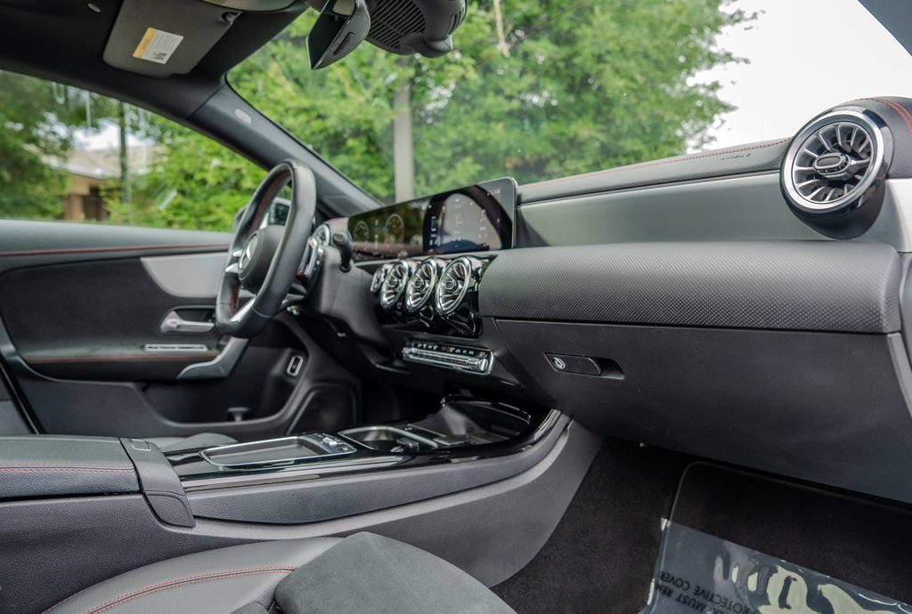 Used 2024 Mercedes-Benz CLA 250 4MATIC image 21