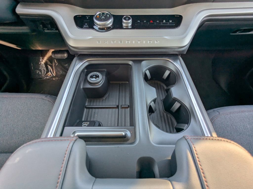 New 2025 Ford Expedition Active image 20