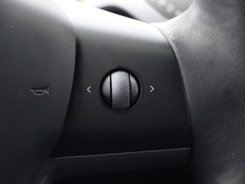 Used 2023 Tesla Model 3 Standard Range image 18