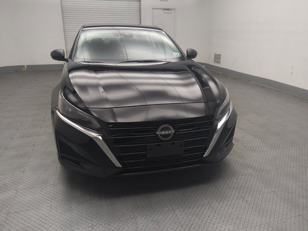 Used 2024 Nissan Altima 2.5 SV FWD image 14