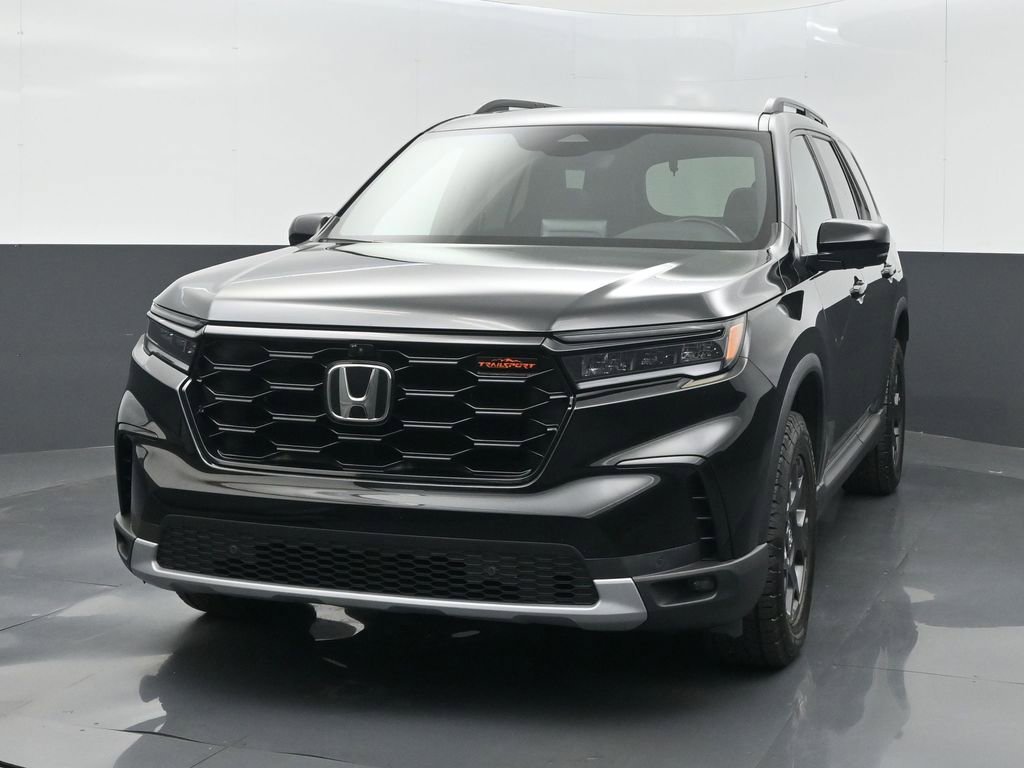 Used 2024 Honda Pilot TrailSport image 2