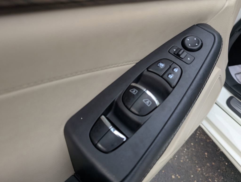 Used 2017 Nissan Maxima Platinum image 15