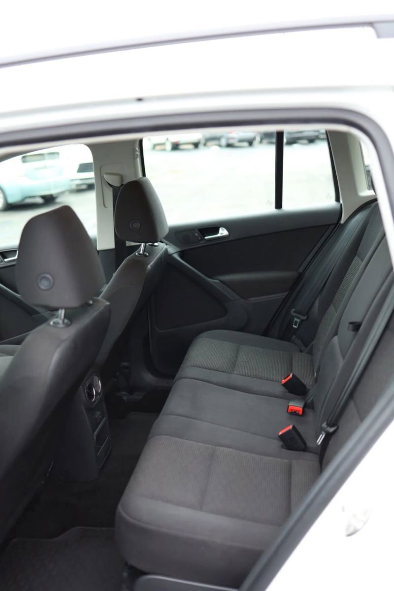Used 2017 Volkswagen Tiguan S image 33
