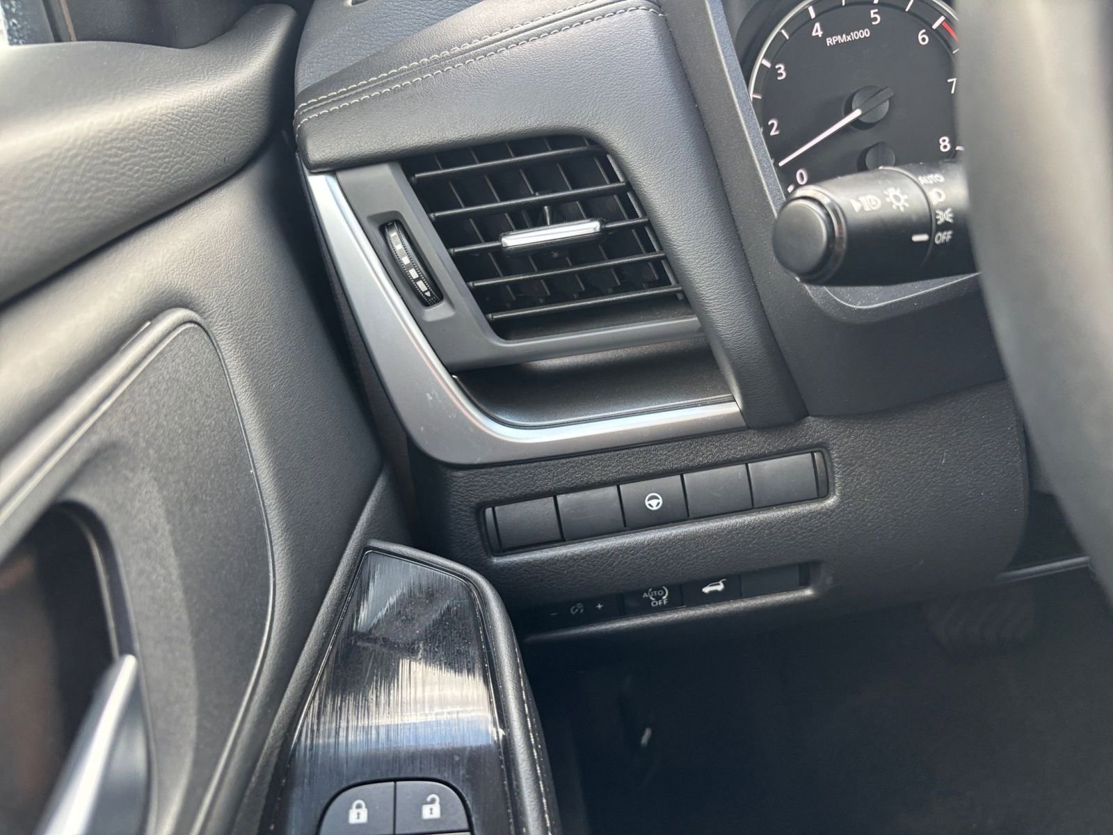 Used 2025 Nissan Rogue SV FWD image 36