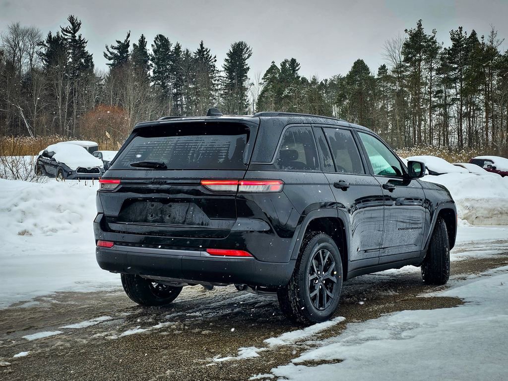 New 2026 Jeep Grand Cherokee Laredo image 3