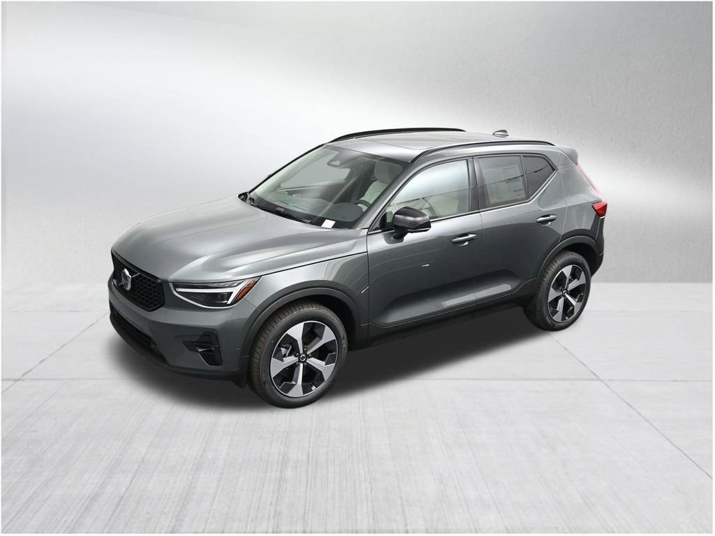 New 2026 Volvo XC40 B5 Plus w/ Protection Package Premier AWD/4WD image 13