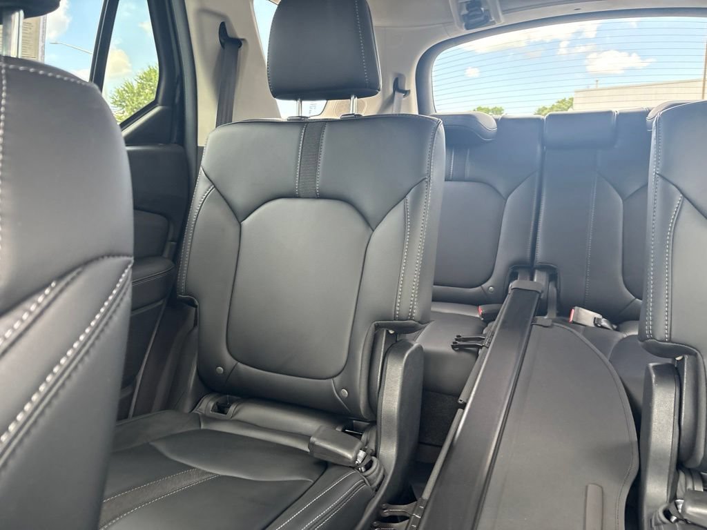 Used 2025 Honda Pilot Touring image 10