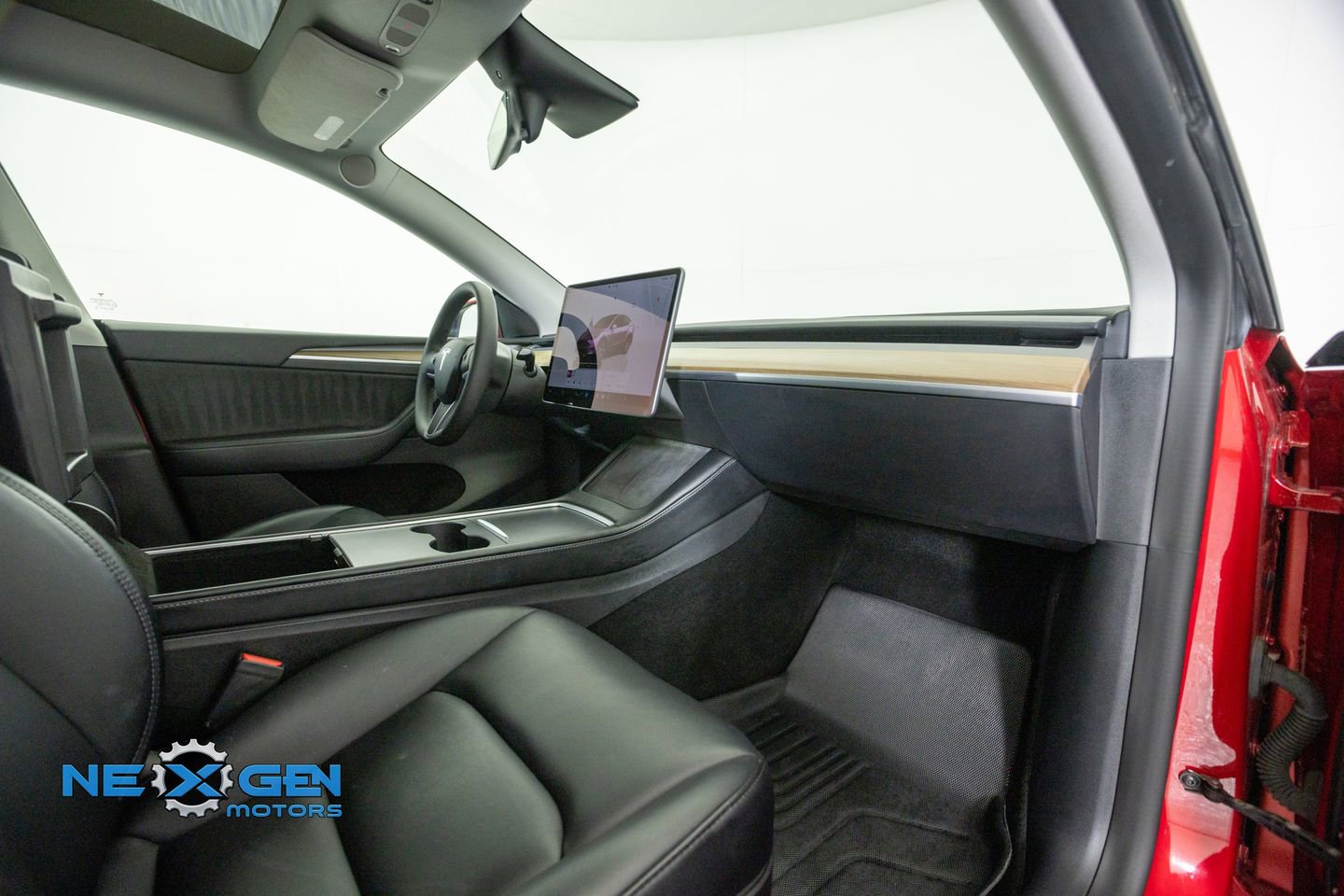 Used 2023 Tesla Model Y Long Range AWD/4WD image 37