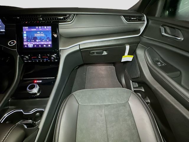 New 2025 Jeep Grand Cherokee Altitude image 26