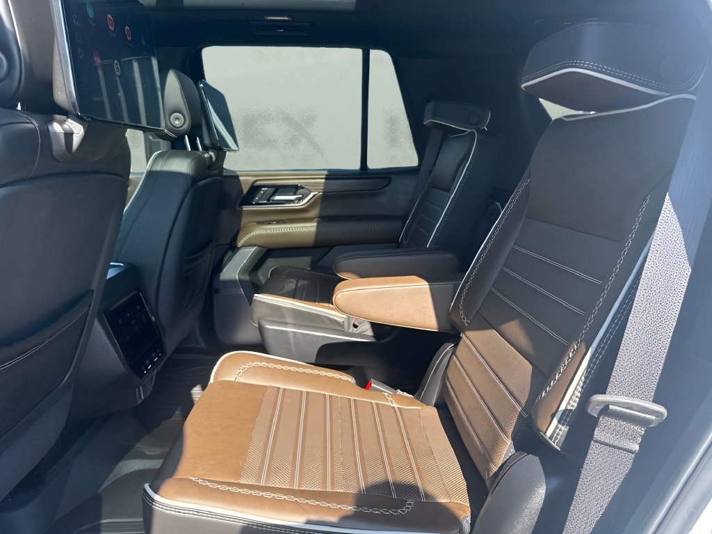 Used 2026 GMC Yukon Denali Ultimate w/ LPO, Floor Liner Package AWD/4WD image 12
