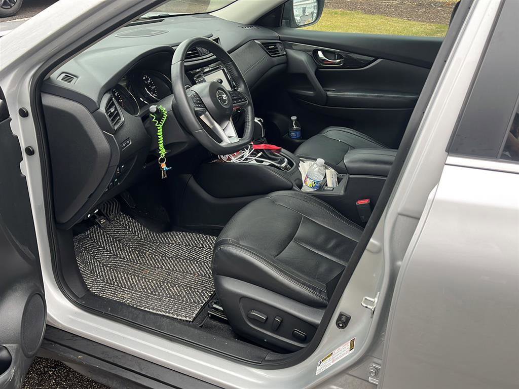 Used 2017 Nissan Rogue SL w/ SL Premium Package image 6