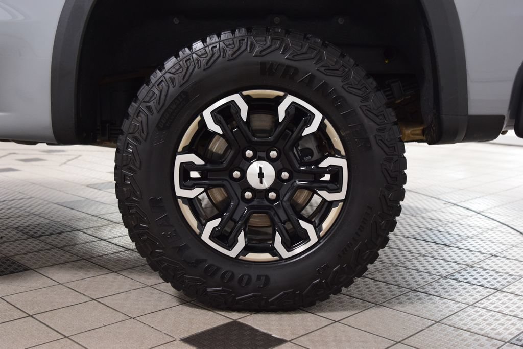 Used 2025 Chevrolet Silverado 1500 ZR2 w/ Technology Package AWD/4WD image 29