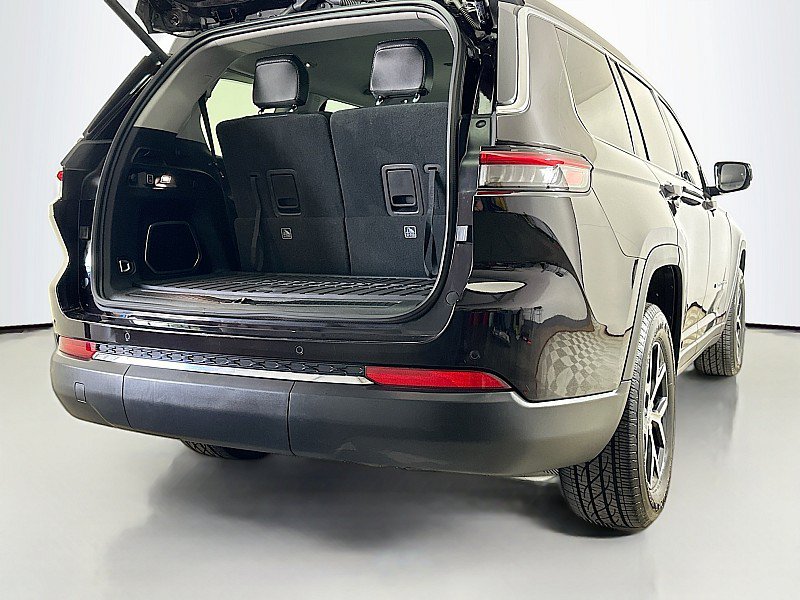 Used 2023 Jeep Grand Cherokee L Limited AWD/4WD image 26