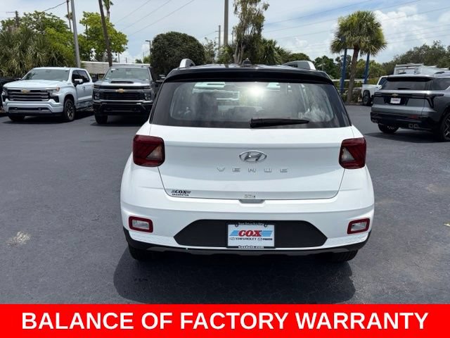Used 2025 Hyundai Venue Limited FWD image 5