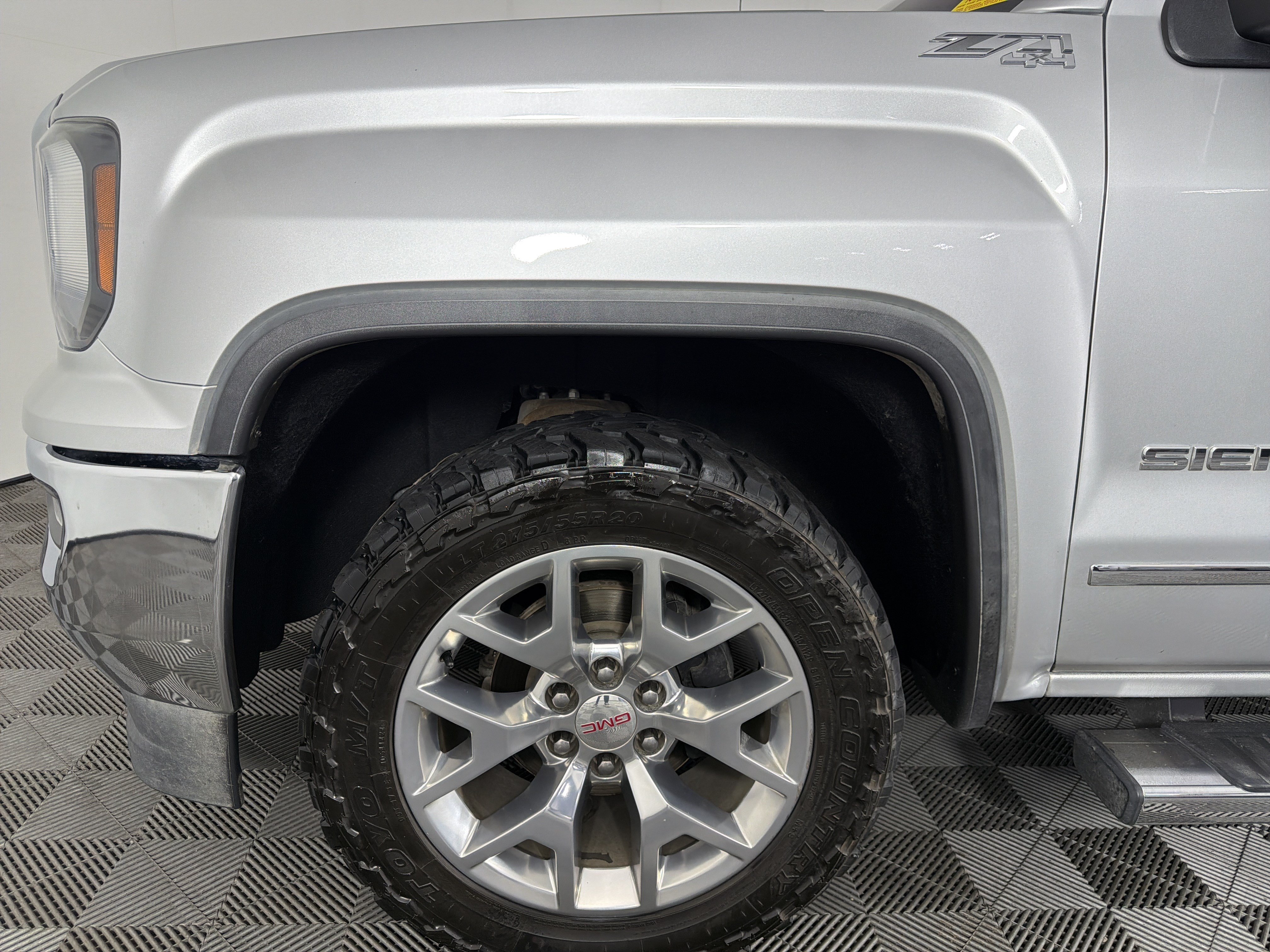 Used 2018 GMC Sierra 1500 SLT w/ SLT Premium Package AWD/4WD image 6