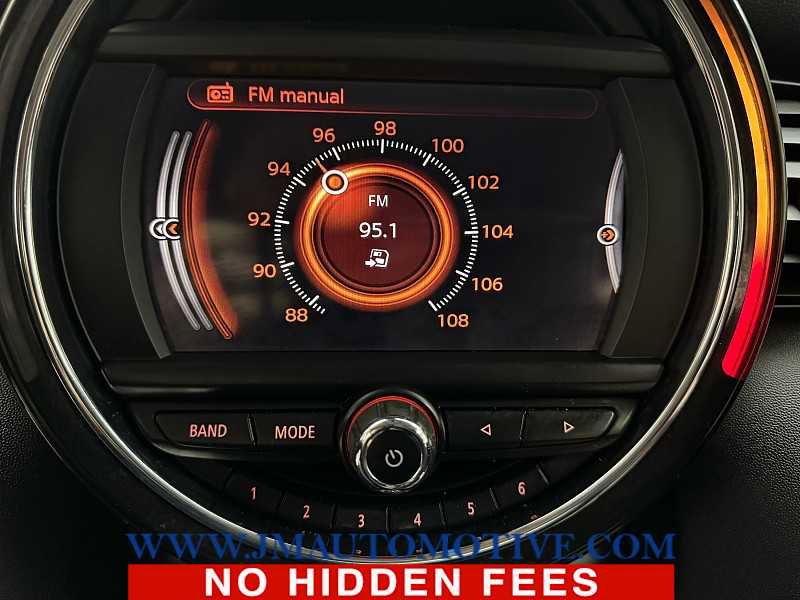 Used 2015 MINI Cooper 4-Door Hardtop image 21