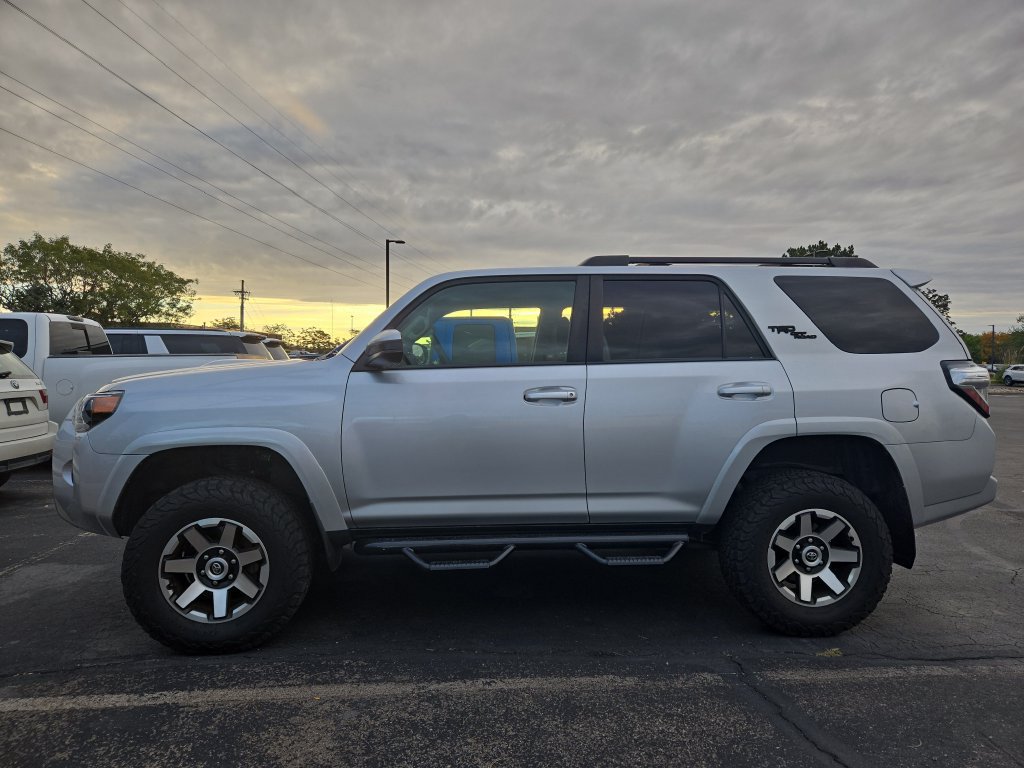 Used 2019 Toyota 4Runner TRD Off-Road AWD/4WD image 2