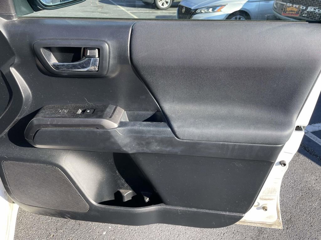Used 2018 Toyota Tacoma TRD Sport image 41