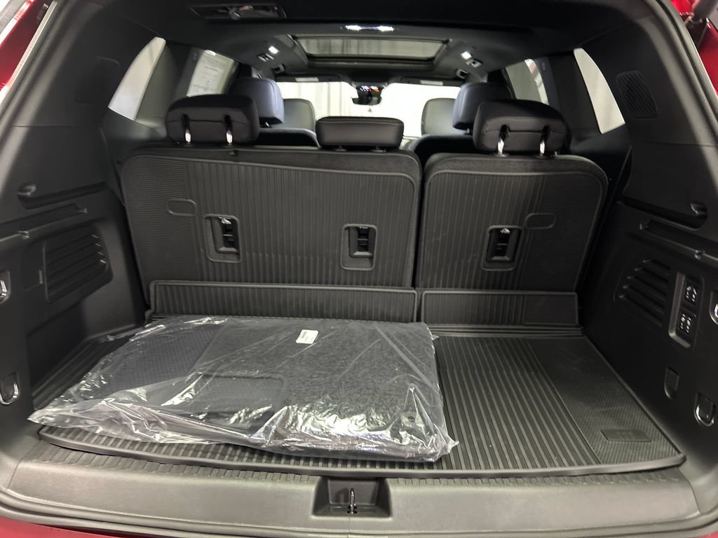 New 2027 Buick Enclave Avenir w/ LPO, Floor Liner Package AWD/4WD image 24