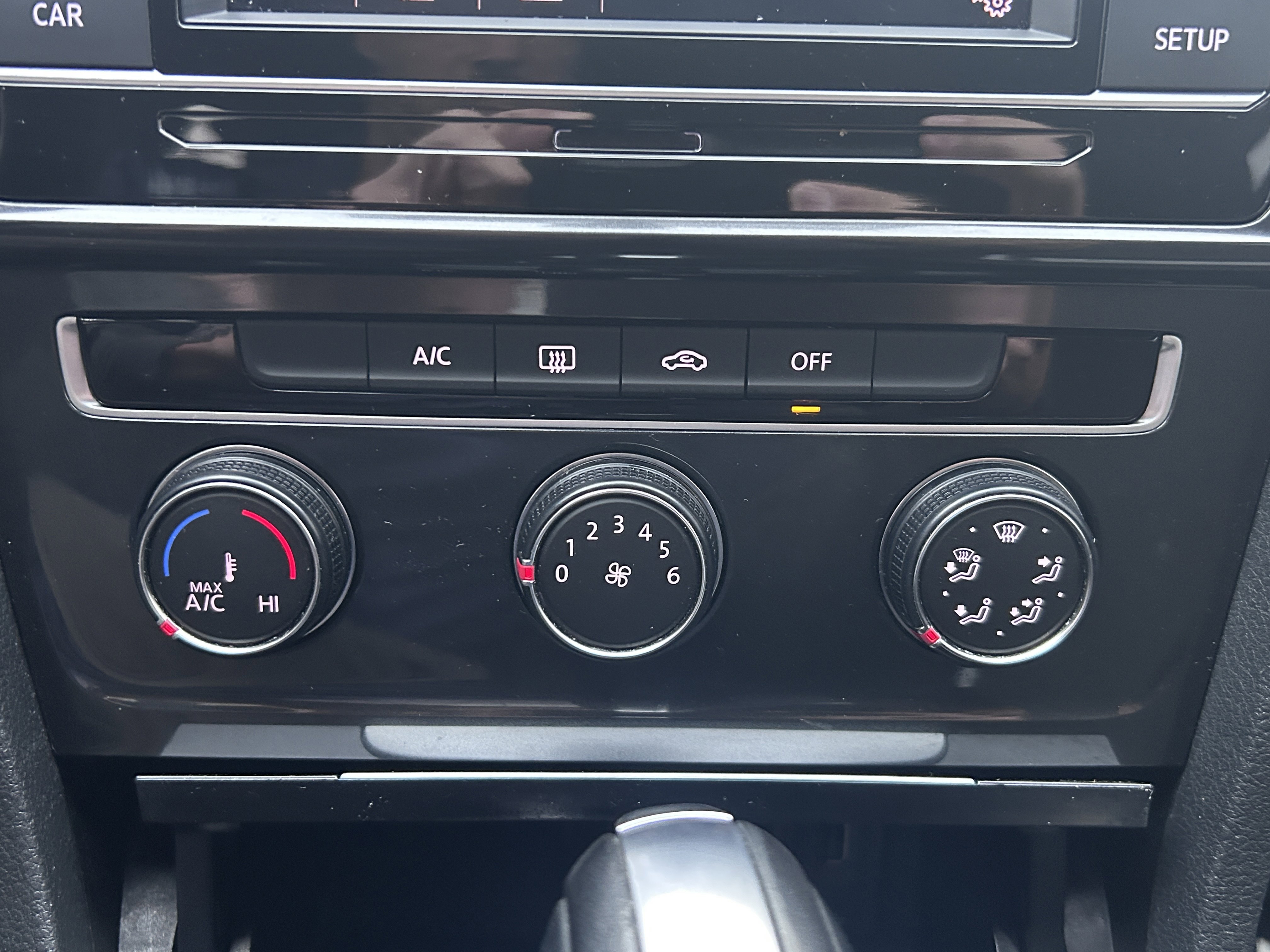 Used 2018 Volkswagen Golf S image 14