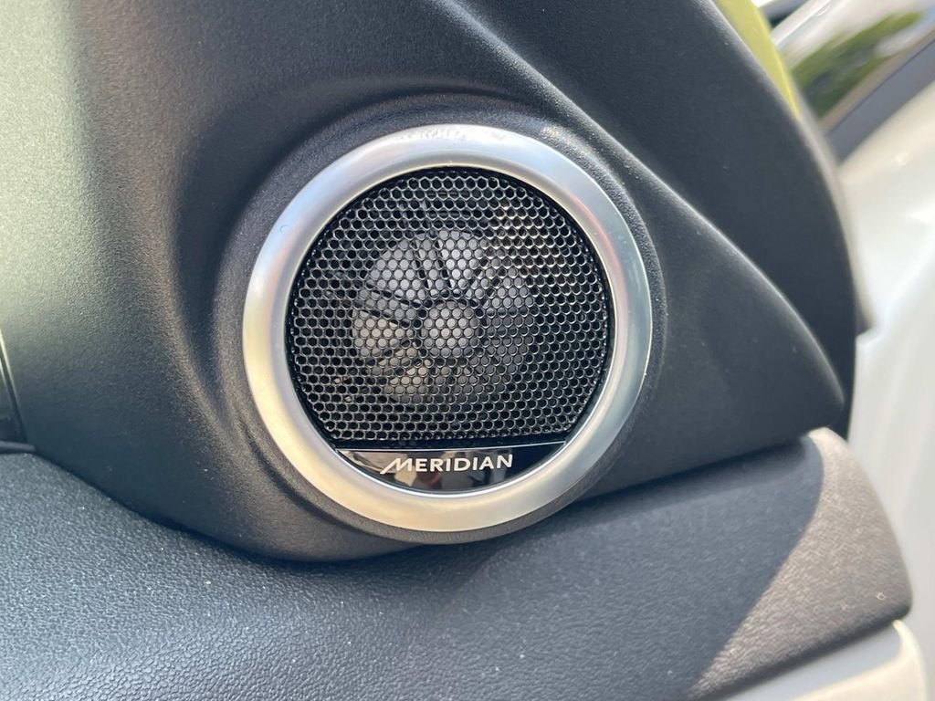 Used 2023 Land Rover Range Rover Evoque R-Dynamic SE image 24