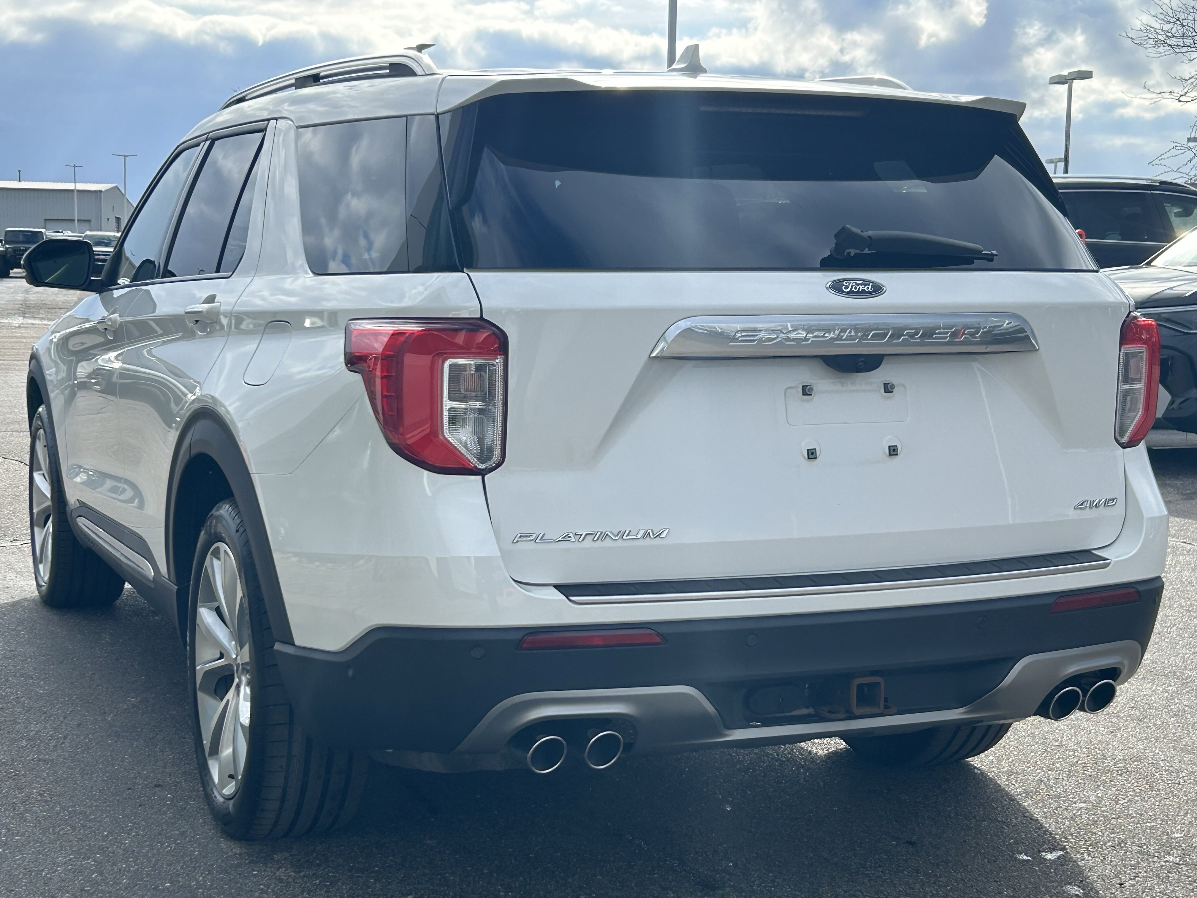 Used 2022 Ford Explorer Platinum w/ Equipment Group 601A image 5
