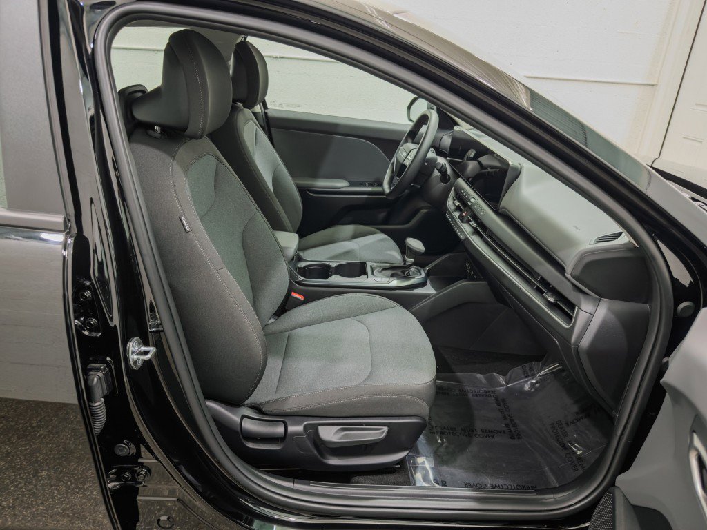 Used 2025 Kia K4 LX image 20