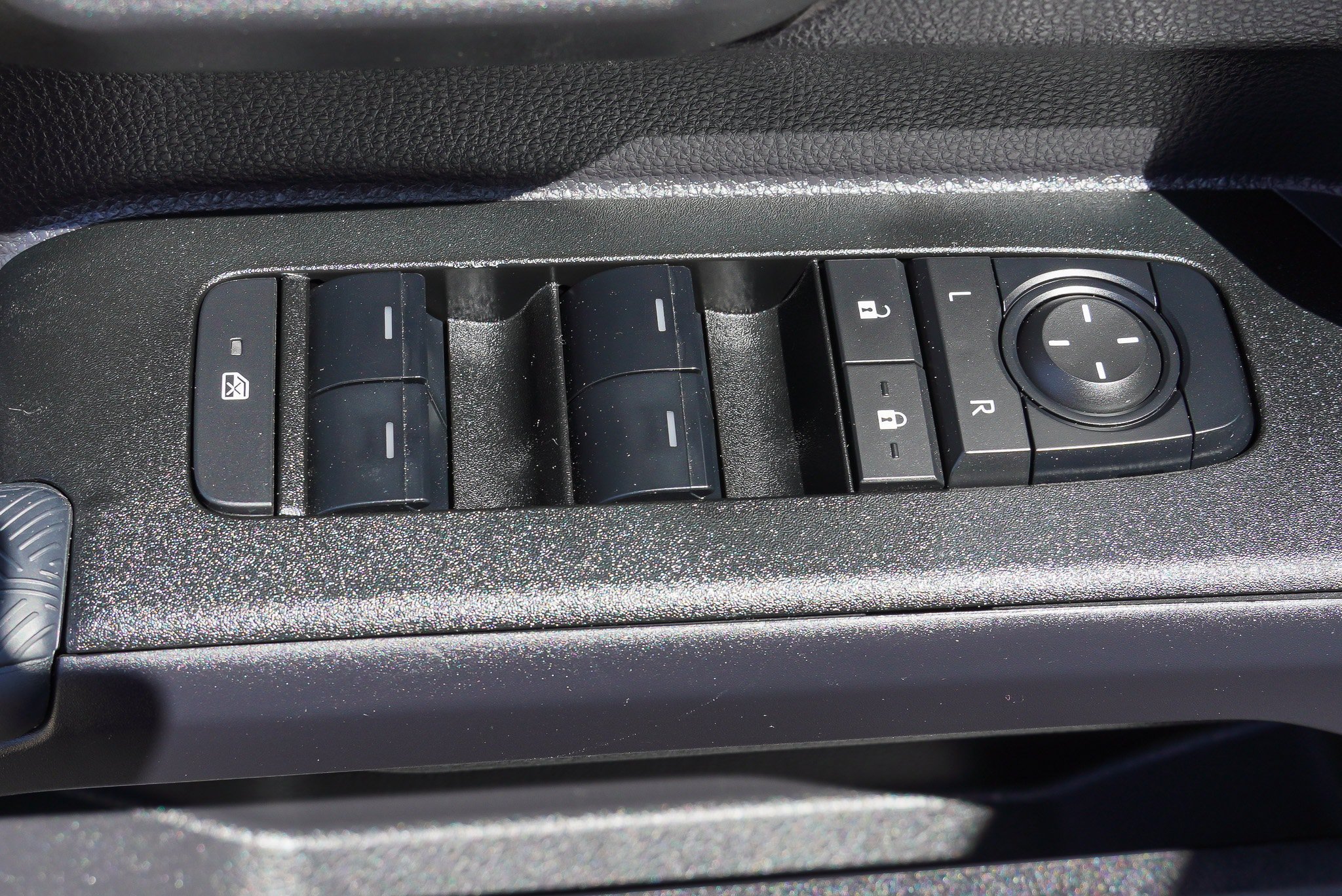 Used 2025 Toyota 4Runner SR5 AWD/4WD image 19