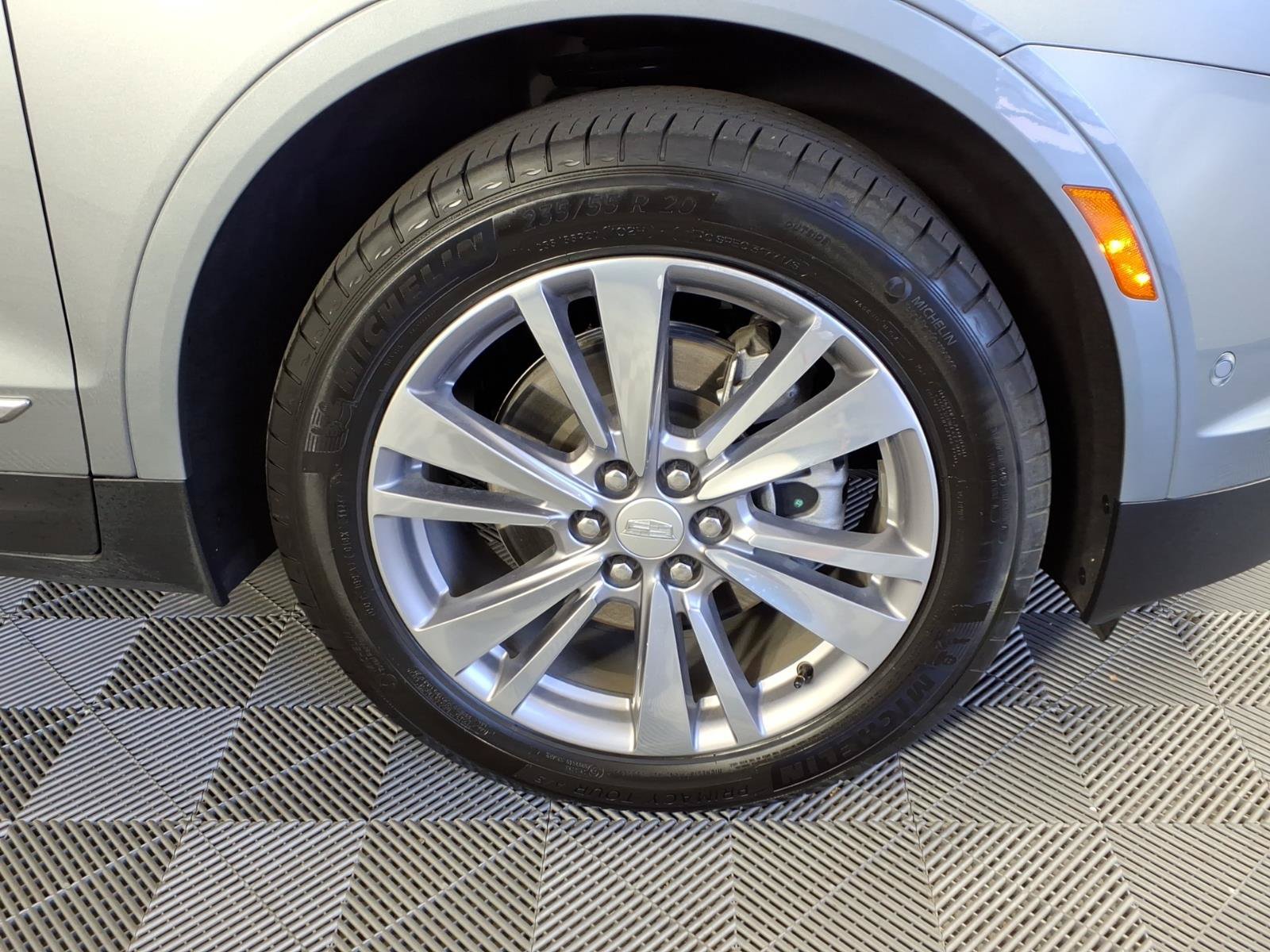 Certified 2024 Cadillac XT5 Premium Luxury w/ Technology Package FWD image 7