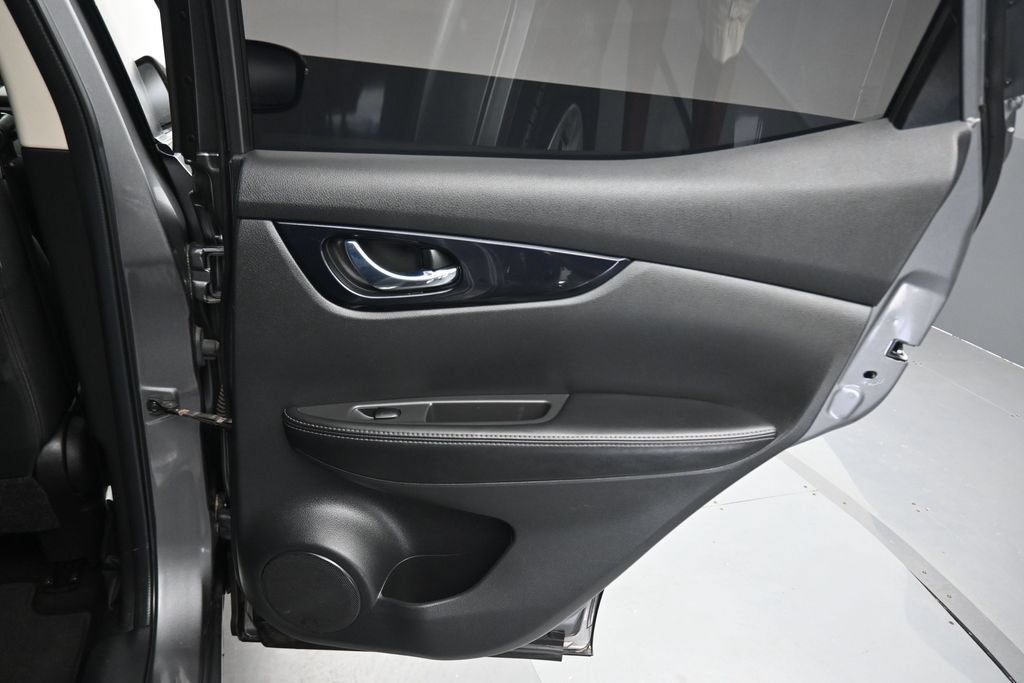 Used 2019 Nissan Rogue Sport SV AWD/4WD image 35