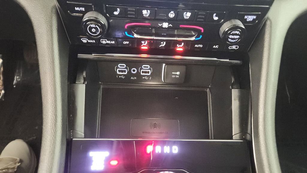 Used 2023 Jeep Grand Cherokee L Limited w/ Luxury Tech Group II image 18