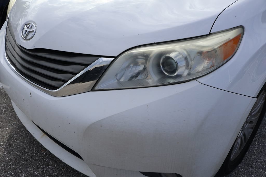 Used 2012 Toyota Sienna XLE FWD image 3