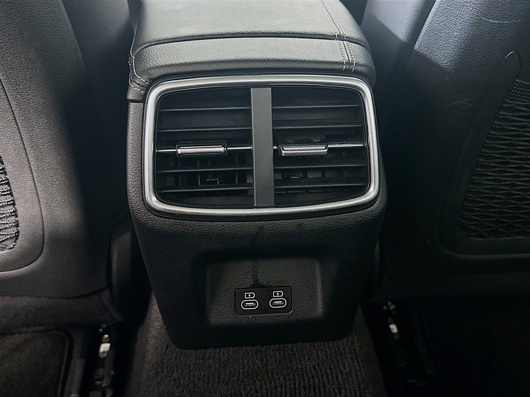 Used 2025 Genesis G70 2.5T RWD image 28