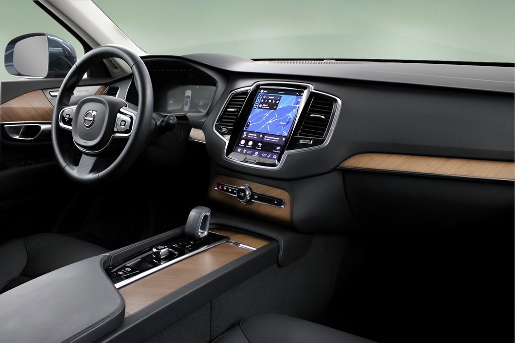 Certified 2024 Volvo XC90 T8 Plus w/ Protection Package image 18