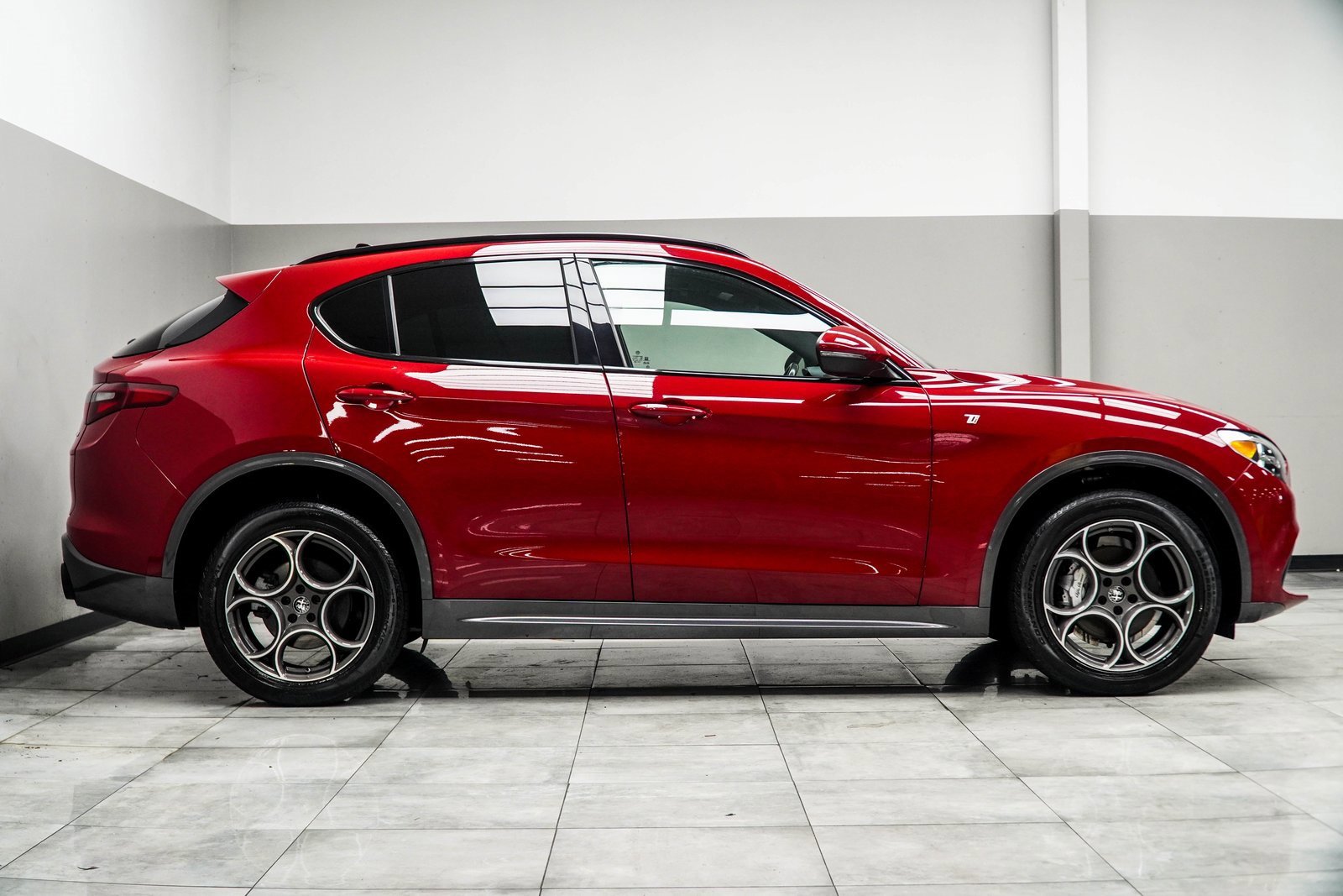 Used 2022 Alfa Romeo Stelvio Ti image 6