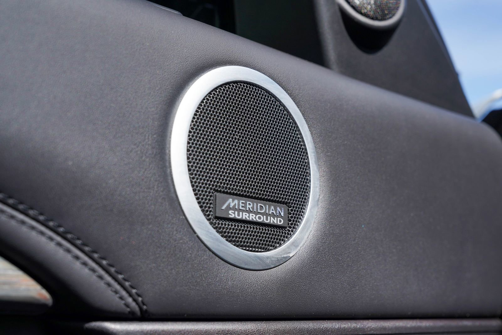 Used 2018 Land Rover Discovery HSE Luxury image 17