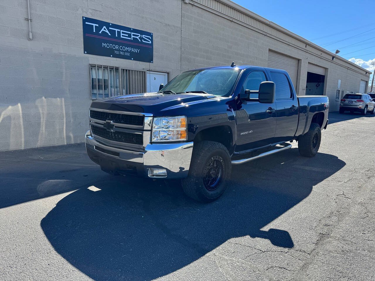 Used 2010 Chevrolet Silverado 2500 LT w/ Interior Plus Package AWD/4WD image 2