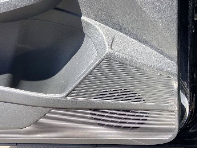 Used 2025 Volkswagen Taos SE FWD image 19