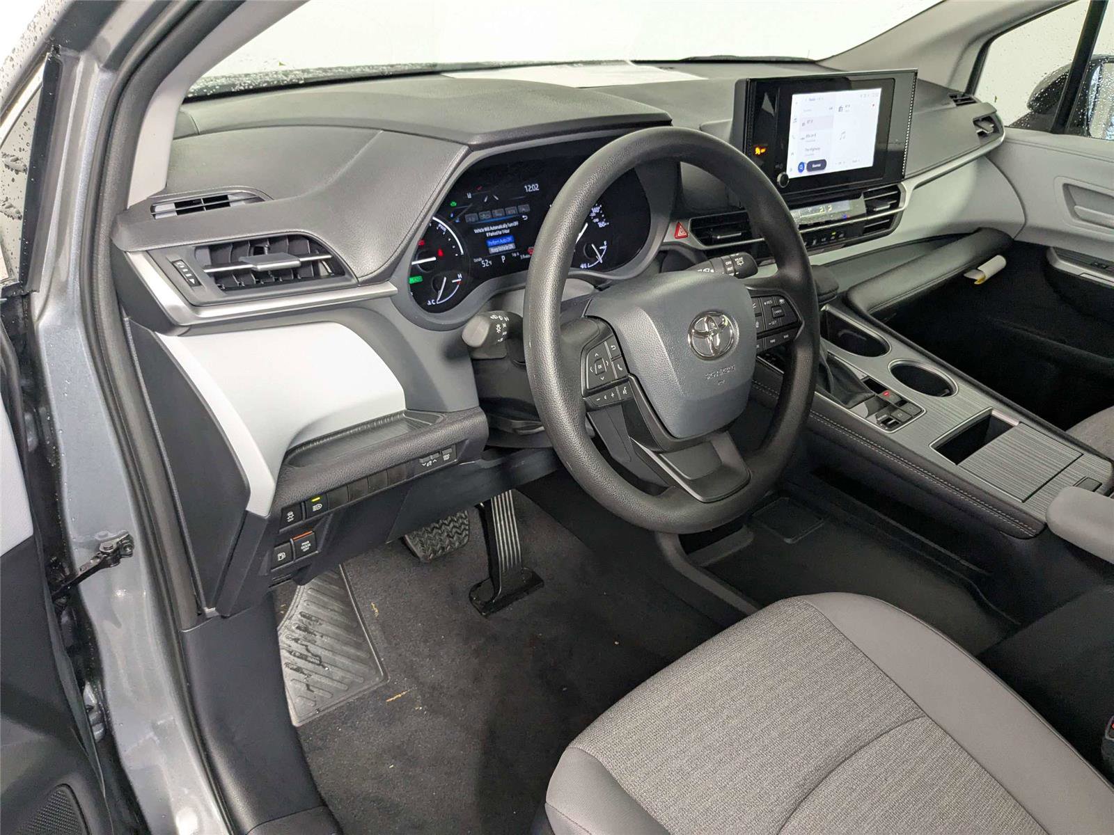 New 2026 Toyota Sienna LE image 11