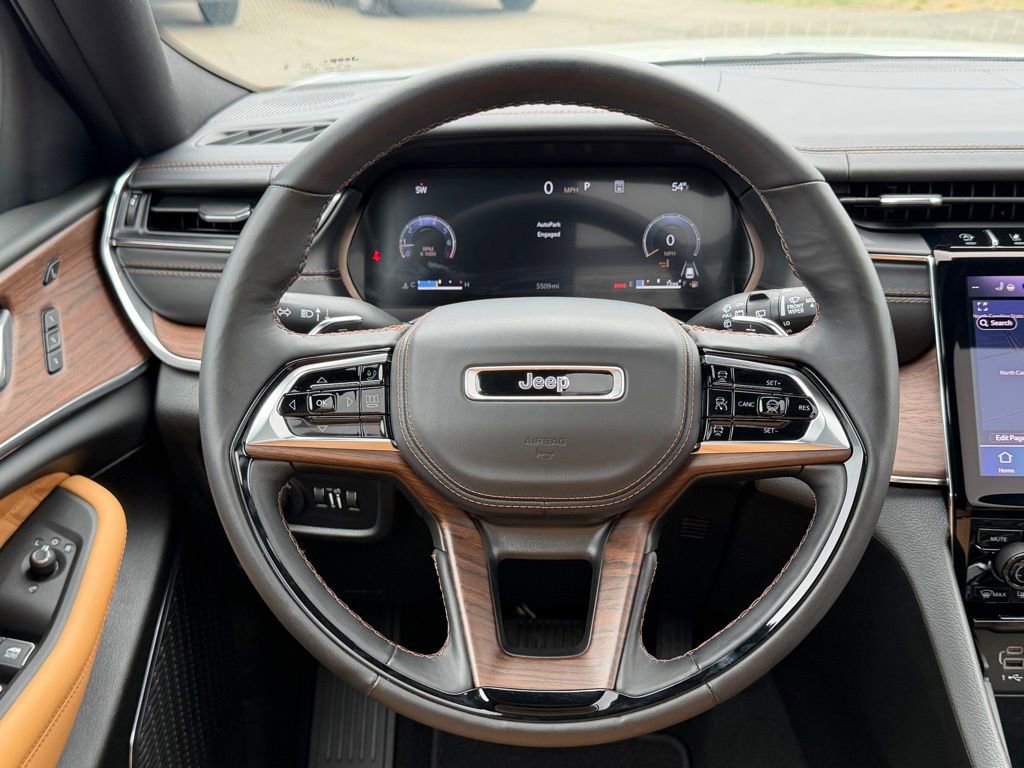 Used 2024 Jeep Grand Cherokee L Summit AWD/4WD image 44