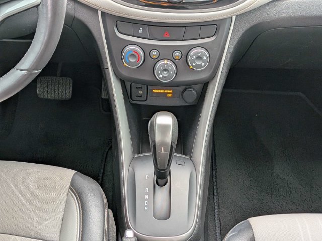 Used 2021 Chevrolet Trax LT w/ LT Convenience Package FWD image 20