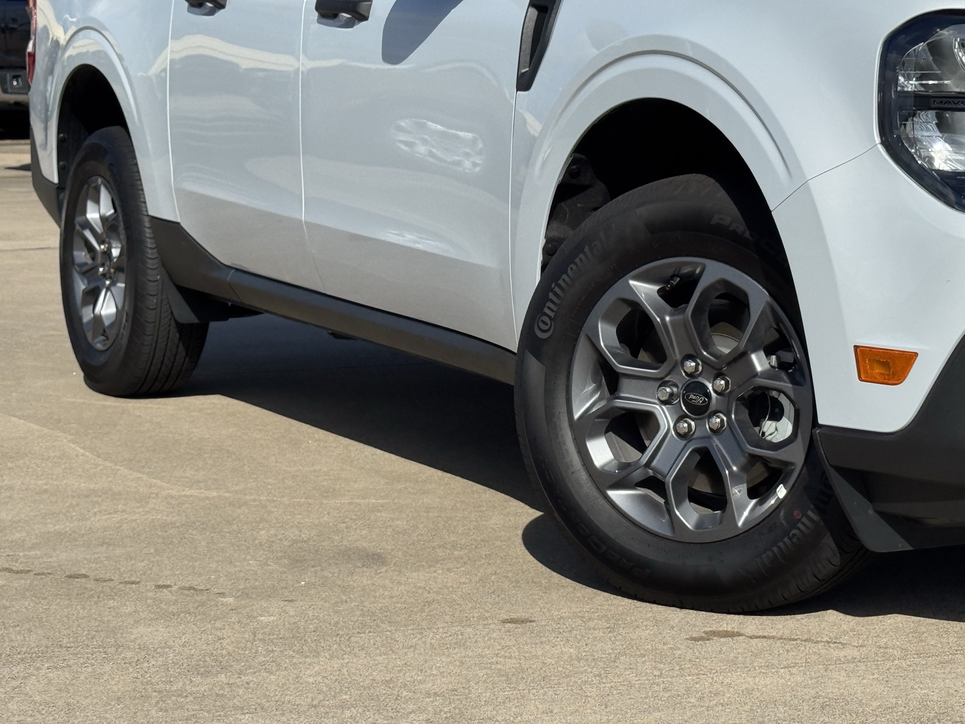 New 2026 Ford Maverick XLT w/ XLT Luxury Package FWD image 3